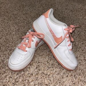 Nike Air Force 1 LV8 Big Kids 5.5 Y